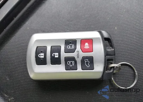 2019 Toyota Sienna Xle 8 Passenger z USA, uszkodzony, nr VIN 5TDYZ3DC6KS987377